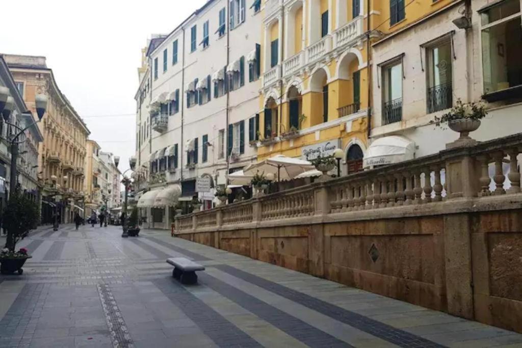 Casa Rosa Lucia Centrale Con Parcheggio 圣雷默 外观 照片