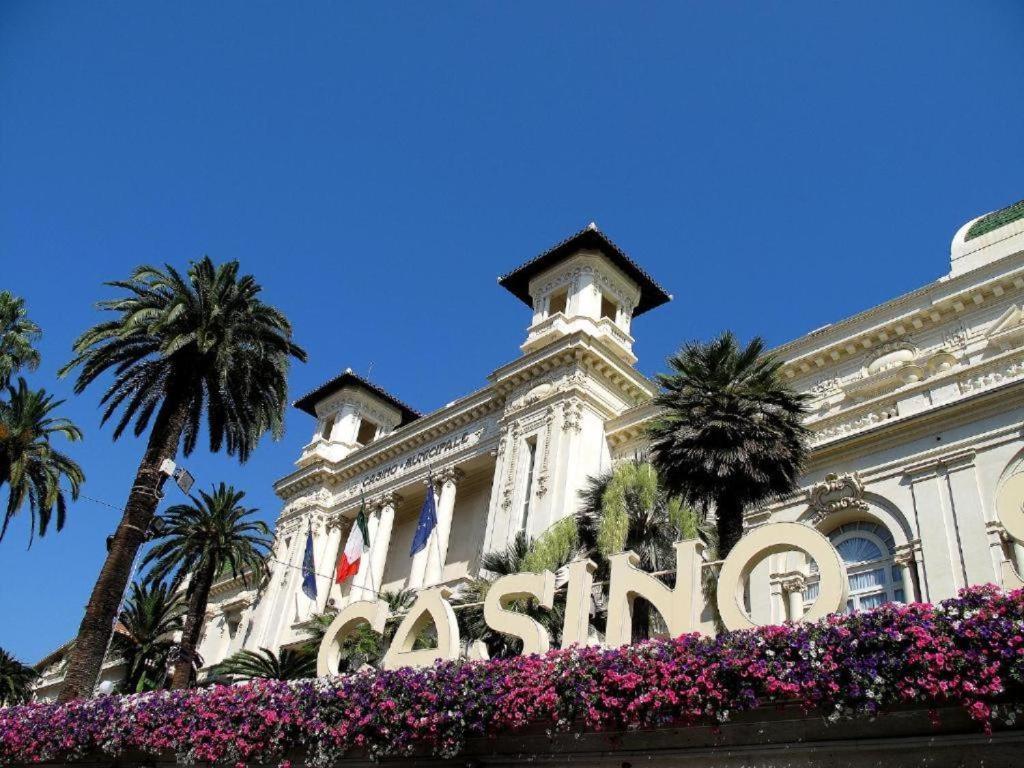 Casa Rosa Lucia Centrale Con Parcheggio 圣雷默 外观 照片
