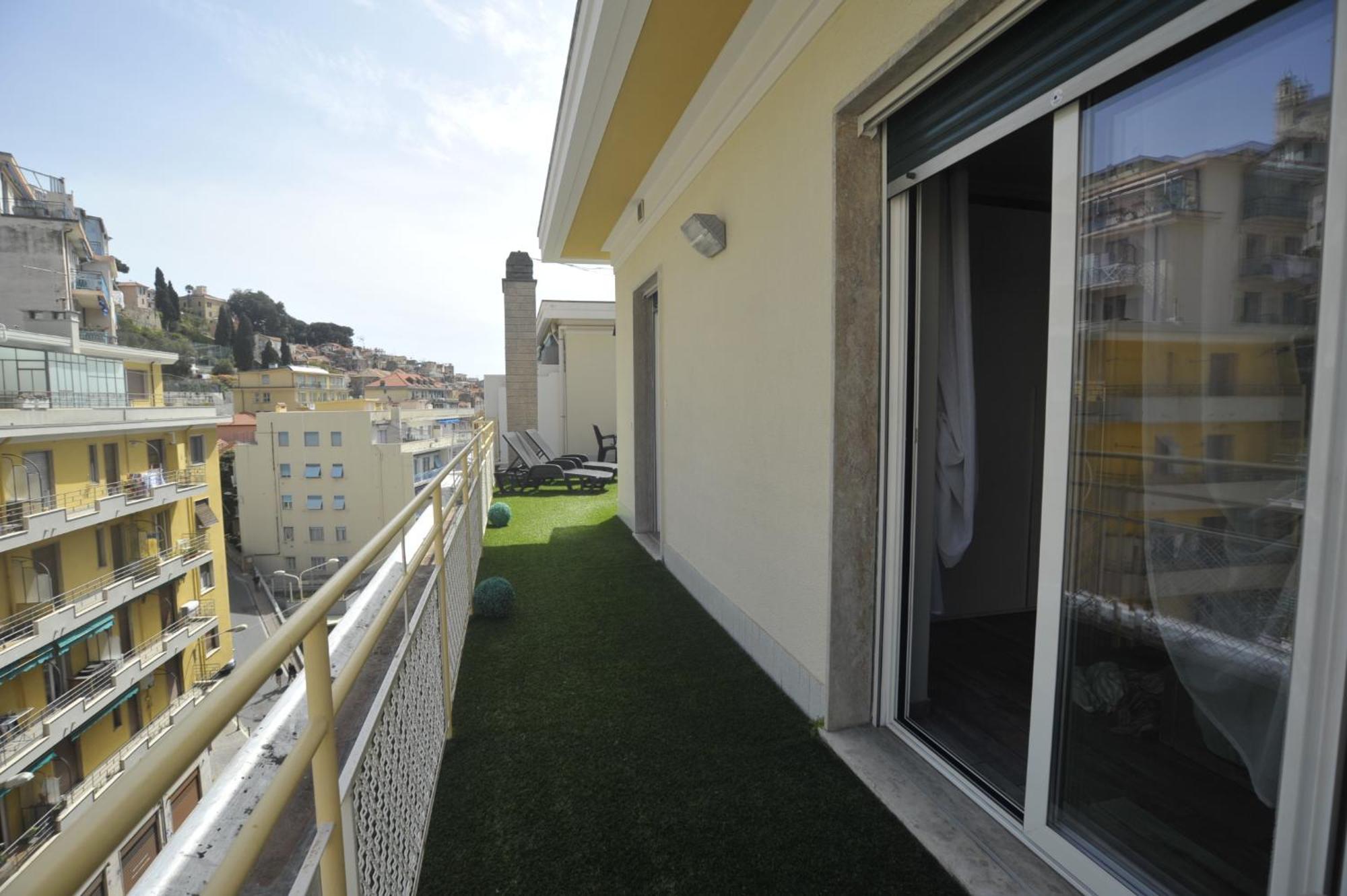 Casa Rosa Lucia Centrale Con Parcheggio 圣雷默 外观 照片