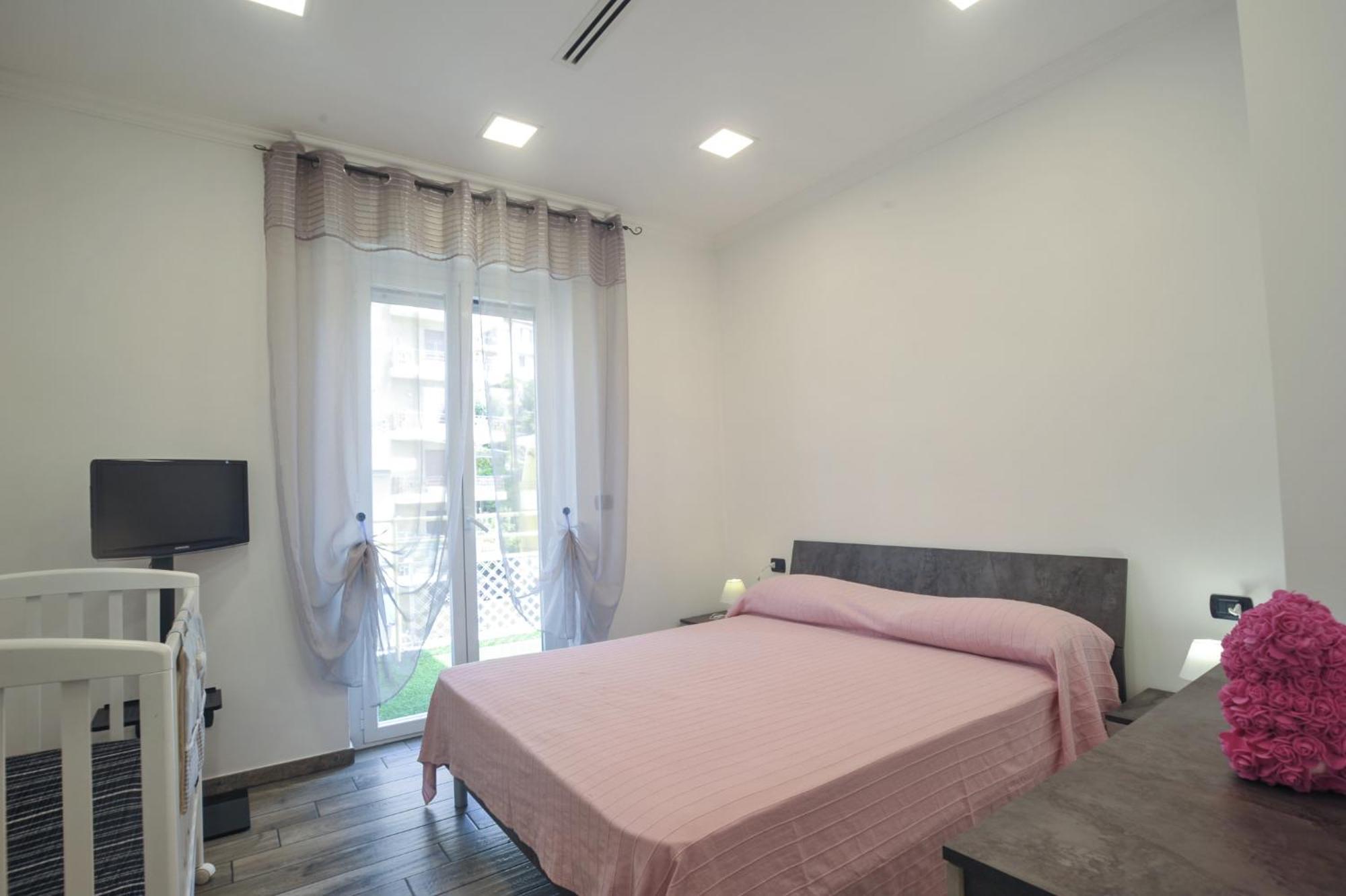 Casa Rosa Lucia Centrale Con Parcheggio 圣雷默 外观 照片